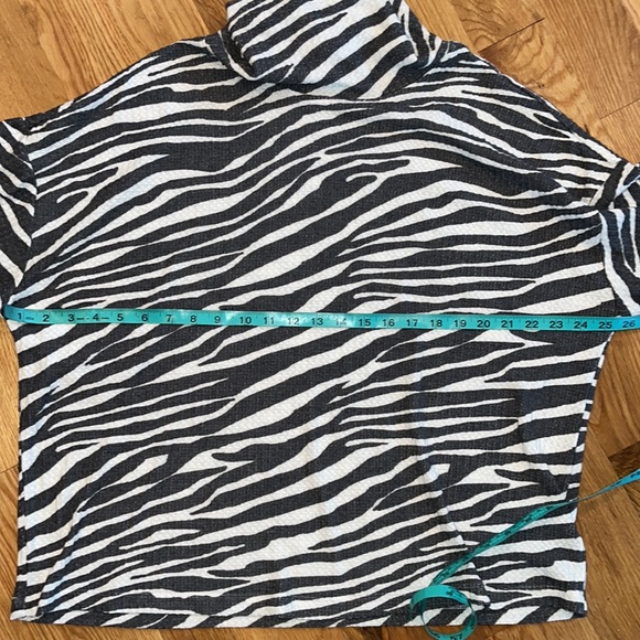 NWT Sanctuary Klara Waffle Top in animal print - Picture 5 of 6